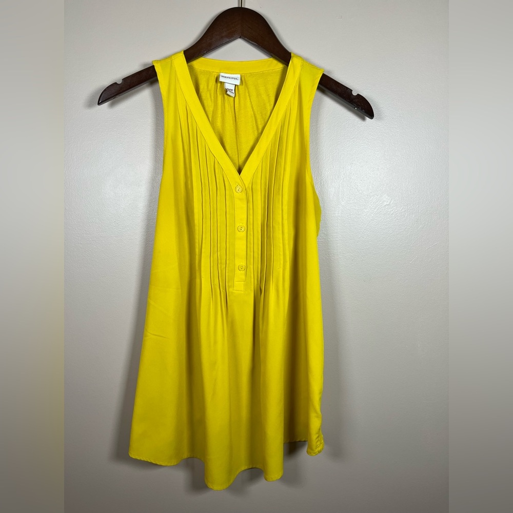 Dressy women’s fit, yellow top